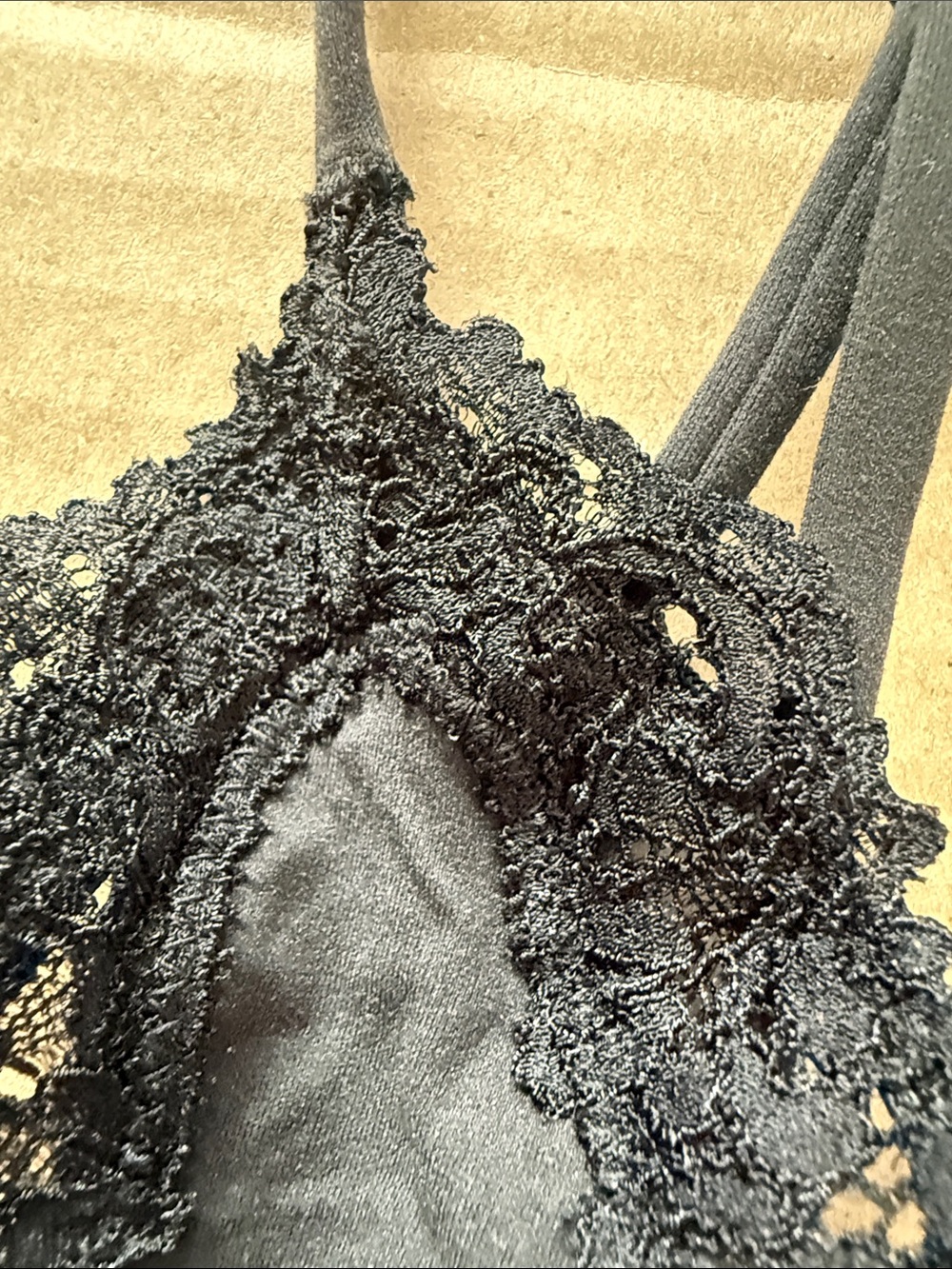 SKIMS Fits Everybody Lace Scoop Bralette - Onyx XXS - Picture 4 of 9